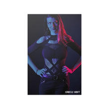 Laden Sie das Bild in den Galerie-Viewer, Isabelle Crofts Satinposter (210 g/m²)